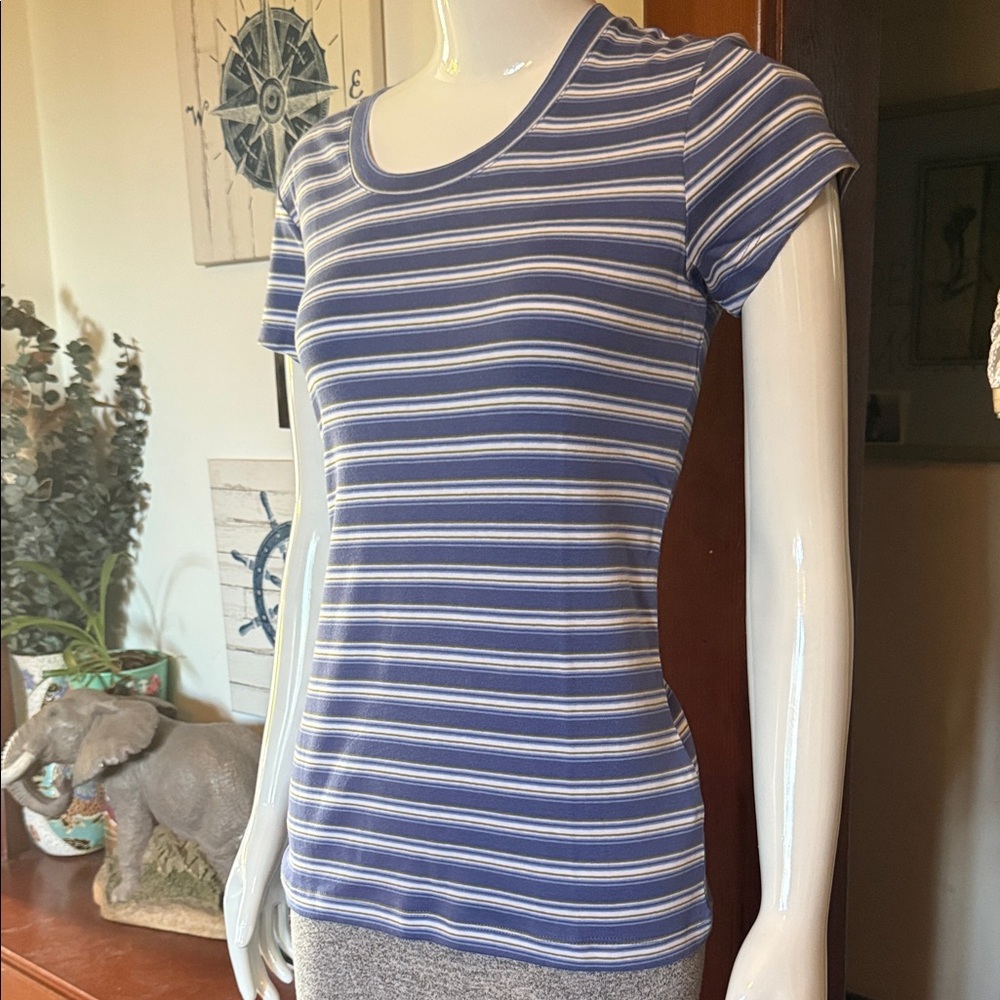 NWT northern reflections size small cotton Striped Blue and White Women's Top